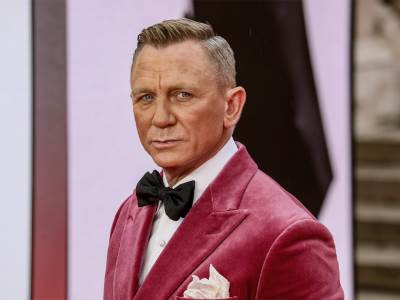  Danijel Krejg u roze sakou 