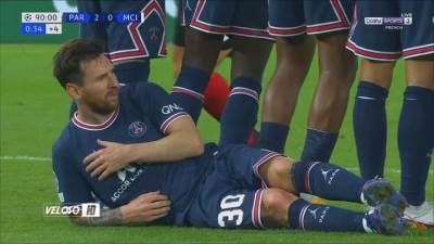  mesi legao pored živog zida da brani gol  