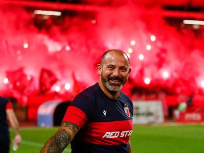  Dejan-Stankovic-postaje-sve-bolji-trener-u-Zvezdi-i-drzi-taktiku-u-malom-prstu 