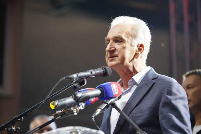  Šarović poručio: Prestanite zveckati oružjem 