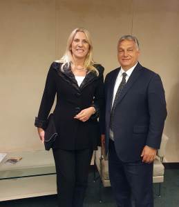  Susret na koncertu u Budimpešti: Predsjednica Srpske sa Orbanom (FOTO) 