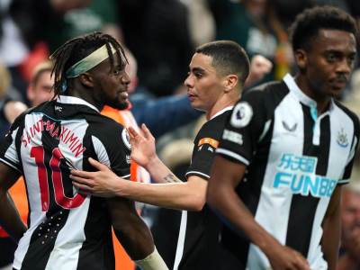  njukasl želi četiri igrača mančester junajteda  