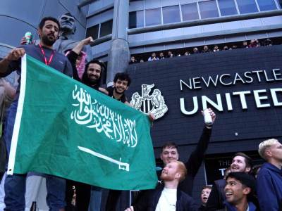  Lukas-Paketa-nece-da-predje-u-Njukasl 