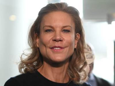  amanda stejvli učestvovala u kupovini njukasla 