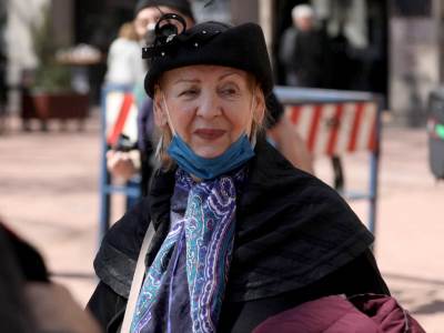  Lepu Lukić ujeo pas 