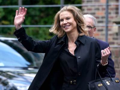  Amanda Stejvli posrednica u kupovini Njukasla 