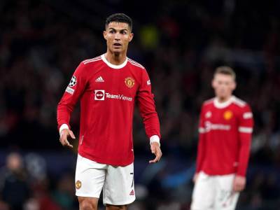  Navijac-utrcao-na-teren-i-stigao-Kristijana-Ronalda 