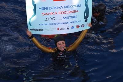  Turkinja oborila svjetski rekord u ronjenju na dah - 100 metara 