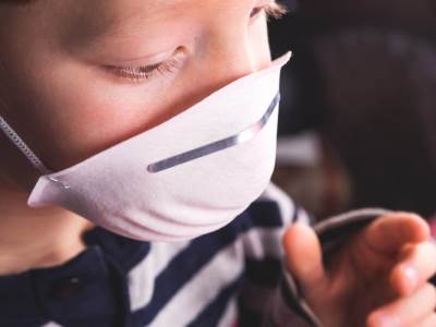  covid19-face-mask-child-italian-kid-wearing-protection-little-boy-closeup-coronavirus-mask-corona_t20_pL9OYd.jpg 