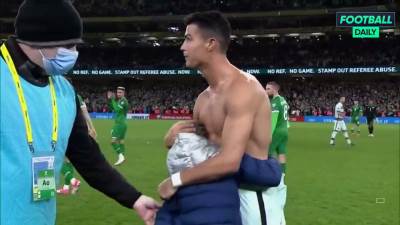  djevojčica utrčala na teren da zagrli ronalda kazna 3000 evra 