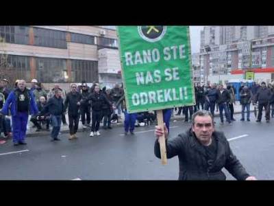  Rudari igraju kolo na protestima 