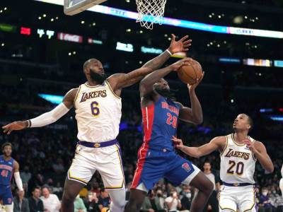  novi duel lebron džejms ajzea stjuart 