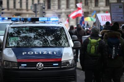 Bilo je poznatih zastava: Hiljade Bečlija na protestu protiv obavezne vakcinacije (VIDEO) 
