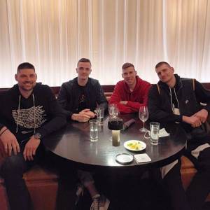  Jokic-Vucevic-Simonovic-i-Cancar-na-picu-posle-NBA-utakmice 
