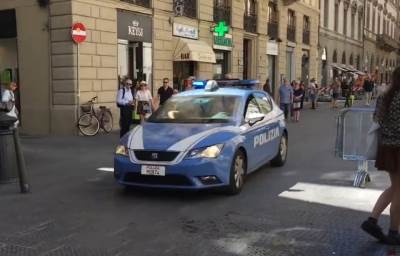  Turisti srušili statuu u Italiji 