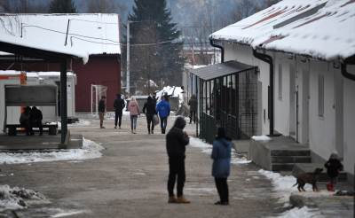  Migranti u kampu Ušivak 