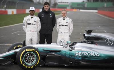 Hamilton, Toto Volf, Mercedes.jpg 