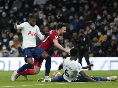  klubovi premijer lige odlučili da ne prekidaju prvenstvo zbog korone 