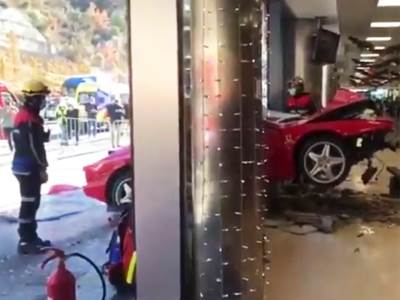  Čovjek probio izlog radnje Ferarijem 