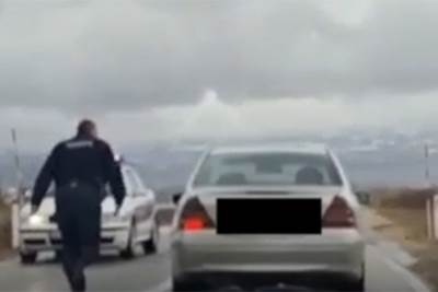  Tomislavgrad: Policajac trči za pijanim vozačem 