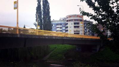  Banjaluka: Djevojka iskočila iz auta u pokretu 