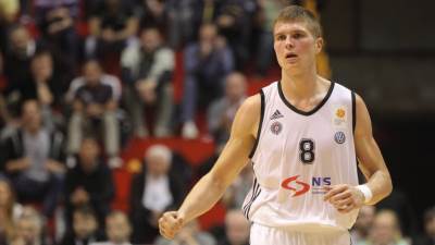  Košarkaš Partizana Edo Murić ostaće u beogradskom klubu, tvrdi njegov menadžer, Miodrag Ražnatović.  