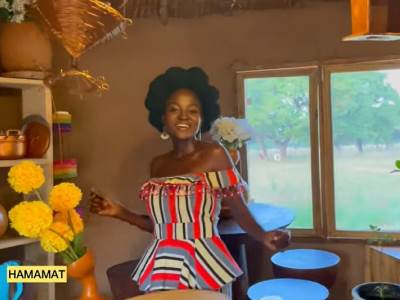  Ljepotica iz Gane zaludila svijet i odbila milijardera: Zbog jednog videa postala hit, pa pokrenula biznis! (FOTO) 