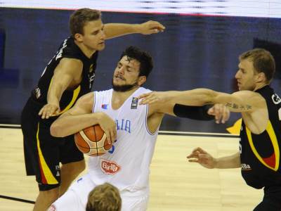  Alesandro Đentile izbačen iz tima 