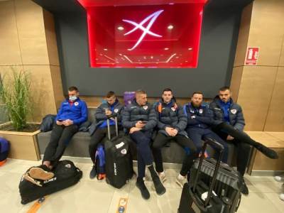  FK Borac na aerodromu u Beogradu čeka let za Antaliju (FOTO) 