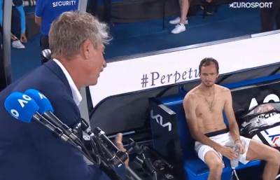  Danil-Medvedev-se-svadja-u-finalu-Australijan-open 