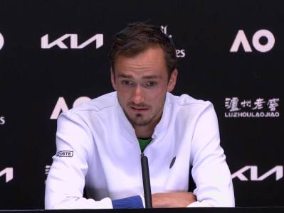  Medvedev ljut na navijače 