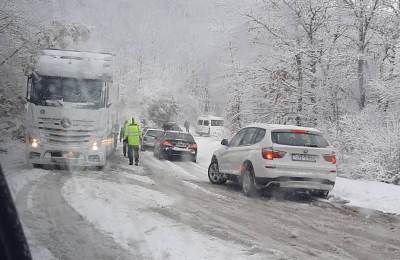  Snijeg zameo puteve u višim predjelima Krajine (FOTO/VIDEO) 