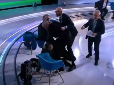  Novinar i političar se potukli u emisiji 