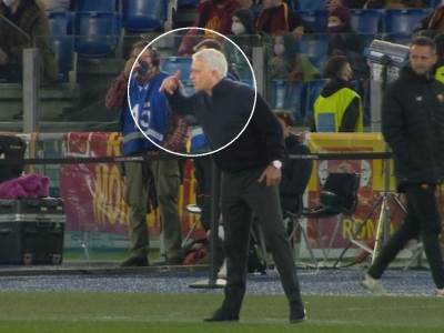  Žoze Murinjo crveni karton zbog telefona 