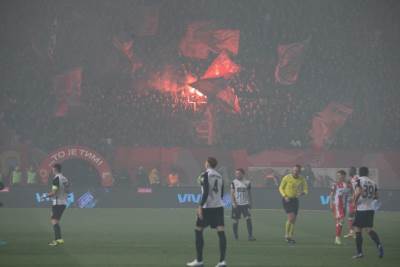  Grobari napravili bakljadu 