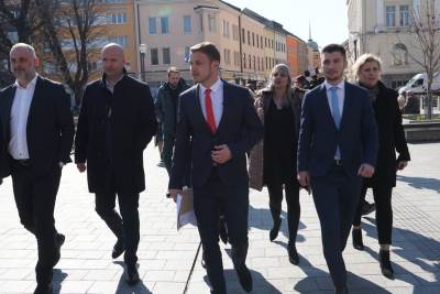  stanivuković  uručio poziv za sastanak sa cvijanovićevom 