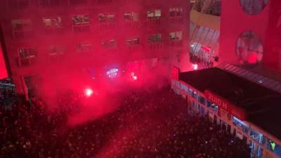  Navijači Ajaksa napravili spektakl pred utakmicu sa Benfikom 
