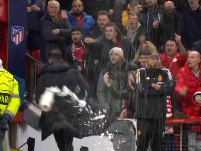  Navijači Junajteda gađali Simeonea 