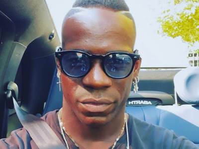  baloteli ima četiri tetovaže na licu  