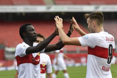  Saša Kalajdžić Kalajdžić pomagao protivnicima nakon strašnog sudara glavama! 