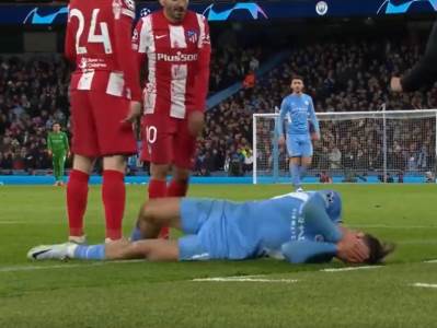  igrač sitija pogođen loptom u glavu  