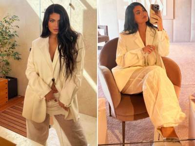  Kajli Džener u kompletu srpske dizajnerke 