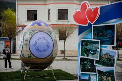  U Travniku postavljeno uskršnje jaje visoko 2,6 metara 