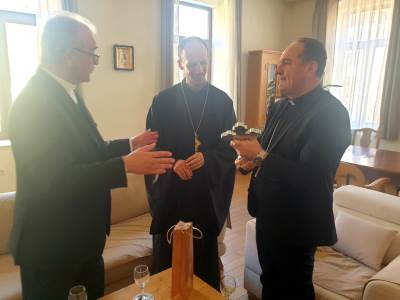  Mostarski biskup vratio episkopu Dimitriju krst sa srušenog hrama u Prebilovcima 