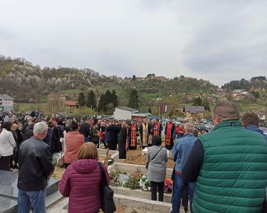  Sahranjena djevojčica Ivana Bjelogrlić 