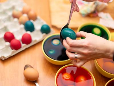  kako očistiti fleke od boje za jaja s ruku 