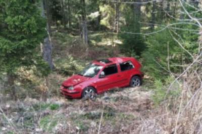  Automobil završio u šumi: Težak udes kod Sarajeva ima povrijeđenih 