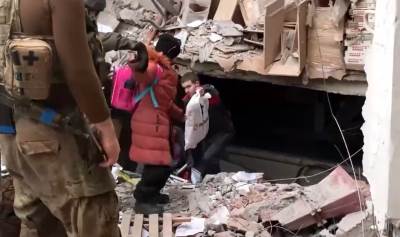  evakuacija civila iz čeličane u mariupolju video 