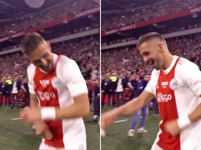  Stadion-Ajaksa-pjeva-Dusanu-Tadicu. 