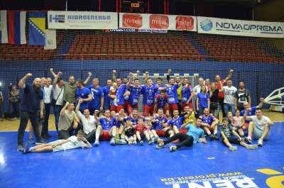 RK Borac m:tel šampion BiH za sezonu 2021/22. RK Borac m:tel šampion BiH za sezonu 2021/22.